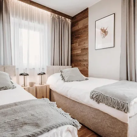 Pod Nosalem アパート ザコパネ