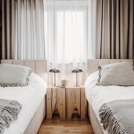 Pod Nosalem アパート ザコパネ